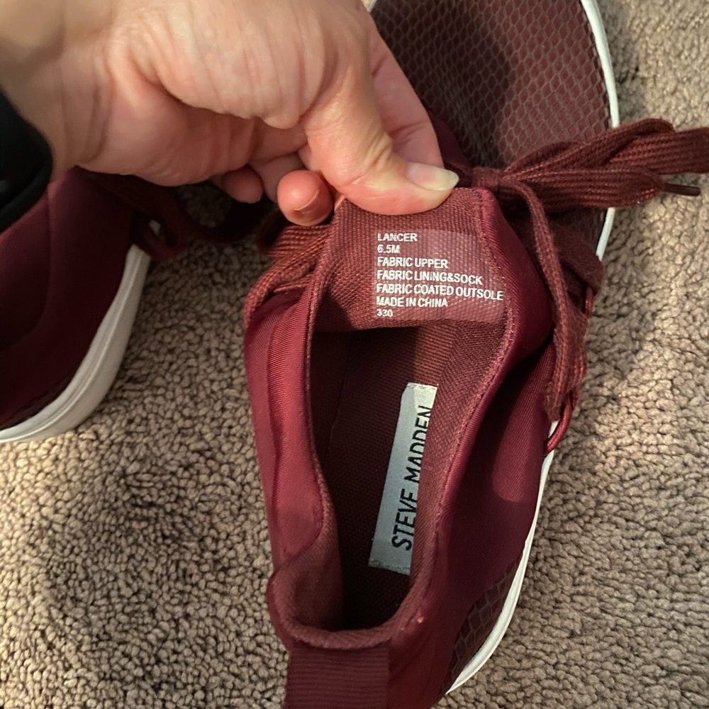 Steve Madden Lancer Tennis Shoe, 6.5 - Picture 3 of 4